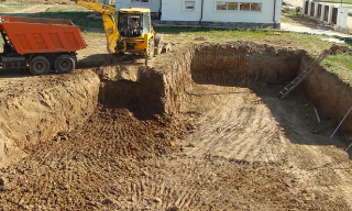 Рытье котлованов под фундамент в Карпинске – цена от 2615 руб. за м3 | 2Землекопа-Кпн